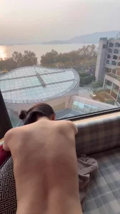 北京到杭州西湖落地窗后入骚货空姐